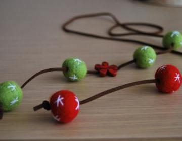 Felt Necklace Or..